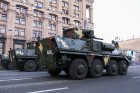 Ar grandiozu militāro parādi Kijevā atzīmē Ukrainas neatkarības dienu 76