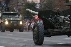 Ar grandiozu militāro parādi Kijevā atzīmē Ukrainas neatkarības dienu 82