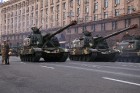 Ar grandiozu militāro parādi Kijevā atzīmē Ukrainas neatkarības dienu 85