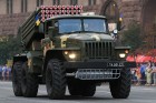 Ar grandiozu militāro parādi Kijevā atzīmē Ukrainas neatkarības dienu 90