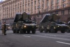 Ar grandiozu militāro parādi Kijevā atzīmē Ukrainas neatkarības dienu 95