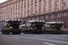 Ar grandiozu militāro parādi Kijevā atzīmē Ukrainas neatkarības dienu 96