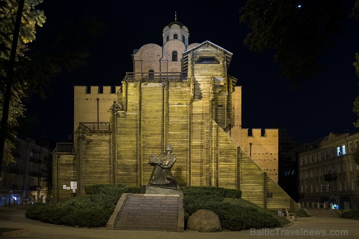 Zelta vārti ir unikāls Jaroslava Gudrā laiku arhitektūras piemineklis Kijevā 182745