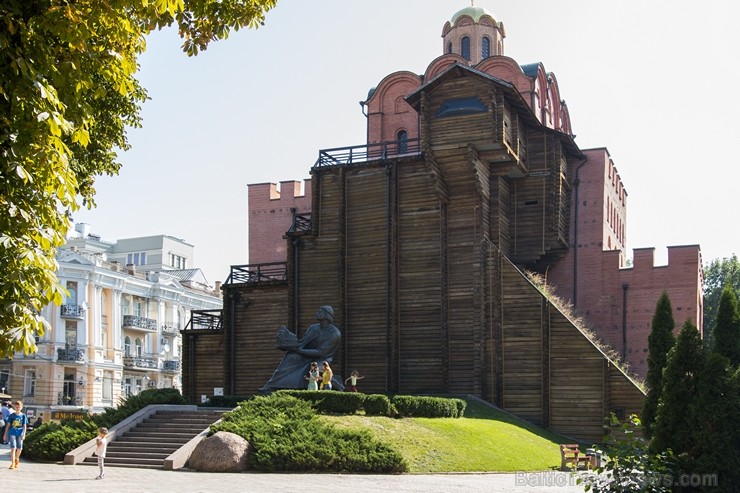 Zelta vārti ir unikāls Jaroslava Gudrā laiku arhitektūras piemineklis Kijevā 182756