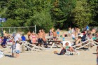 Nedēļas nogalē Jūrmalas pludmale ir pilna ar atpūtniekiem un tūristiem 27