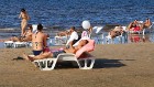 Nedēļas nogalē Jūrmalas pludmale ir pilna ar atpūtniekiem un tūristiem 46
