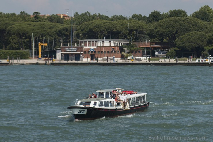 Travelnews.lv sadarbībā ar tūropeatoru Novatours vēro ūdens transporta līdzekļu dažādību Venēcijā Travelnews.lv sadarbībā ar tūropeatoru Novatours vēro ūdens transporta līdzekļu dažādību Venēcijā 182964