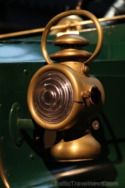 Rīgas Motormuzeja automašīnu lukturi ir kā cilvēku acis, kuras daudz ko pastāsta 183315