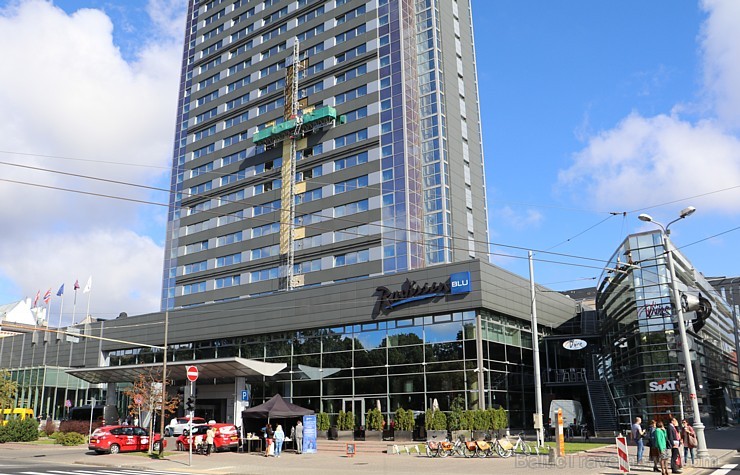 Pie viesnīcas «Radisson Blu Latvija» pret ziedojumu var malkot kafiju/tēju ar bulciņām 183947