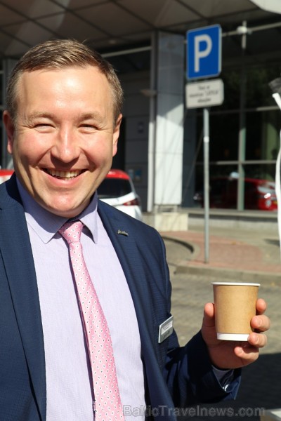 Pie viesnīcas «Radisson Blu Latvija» pret ziedojumu var malkot kafiju/tēju ar bulciņām 183951