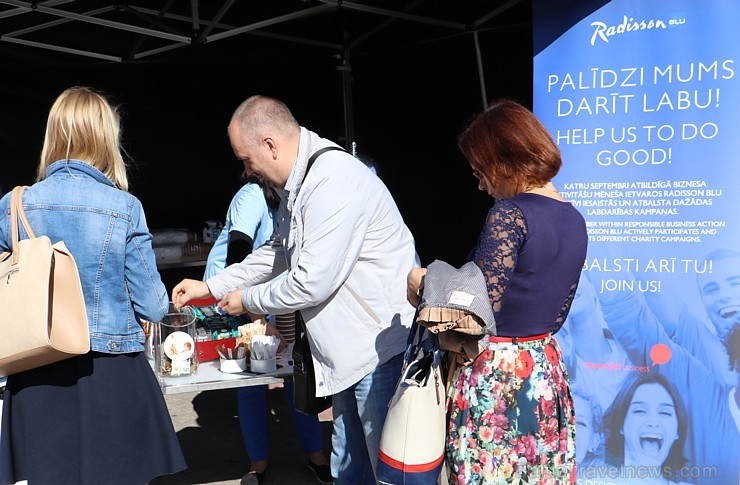 Pie viesnīcas «Radisson Blu Latvija» pret ziedojumu var malkot kafiju/tēju ar bulciņām 183956