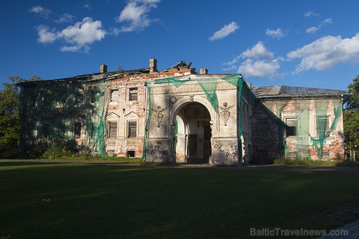 Vecgulbenes muižas Baltā pils kādreiz bijusi viena no lepnākajām kungu mājām Vidzemē 184266