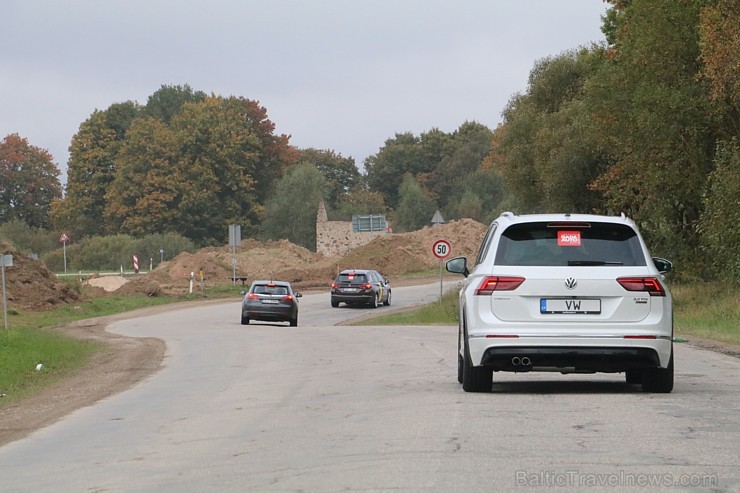 Travelnews.lv redakcija piedalās «Gada Auto» žūrijas braucienā uz Skrundas muižu