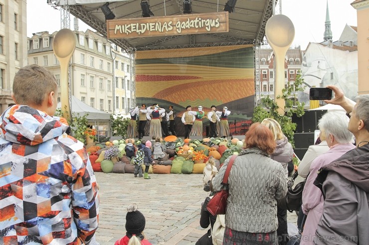 Rīgā ražas svētkus atzīmē ar Miķeļdienas gadatirgu