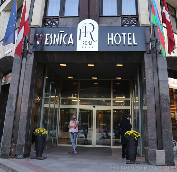 Populārākais latvietis no Itālijas un dziedātājs Roberto Meloni iegūst savu numuru Vecrīgas četru zvaigžņu viesnīcā «Hotel Roma» 184747