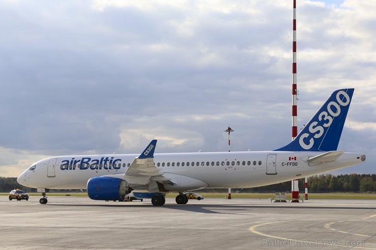 Starptautiskajā lidostā «Rīga» lidsabiedrība airBaltic prezentē Bombardier ražoto «CS300» lidmašīnu 184871