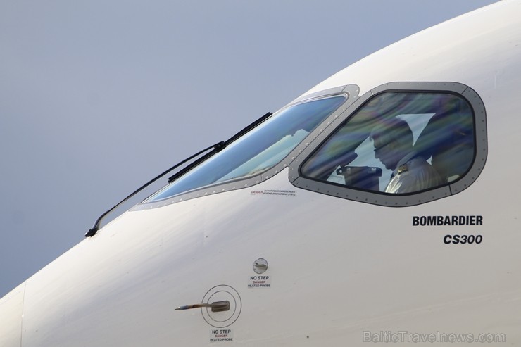 Starptautiskajā lidostā «Rīga» lidsabiedrība airBaltic prezentē Bombardier ražoto «CS300» lidmašīnu 184877