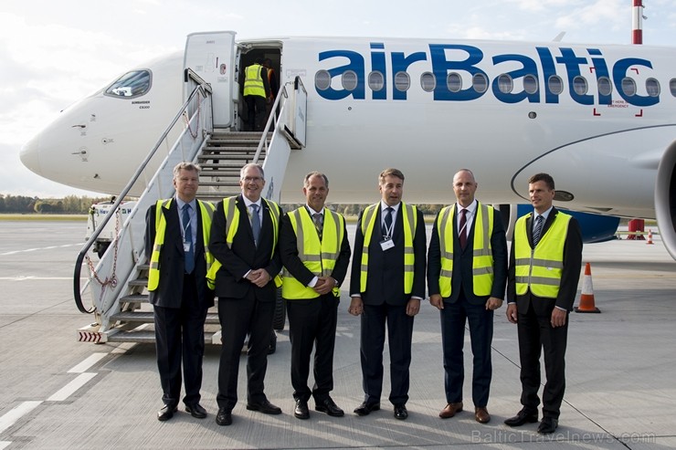 Starptautiskajā lidostā «Rīga» lidsabiedrība airBaltic prezentē Bombardier ražoto «CS300» lidmašīnu 184885
