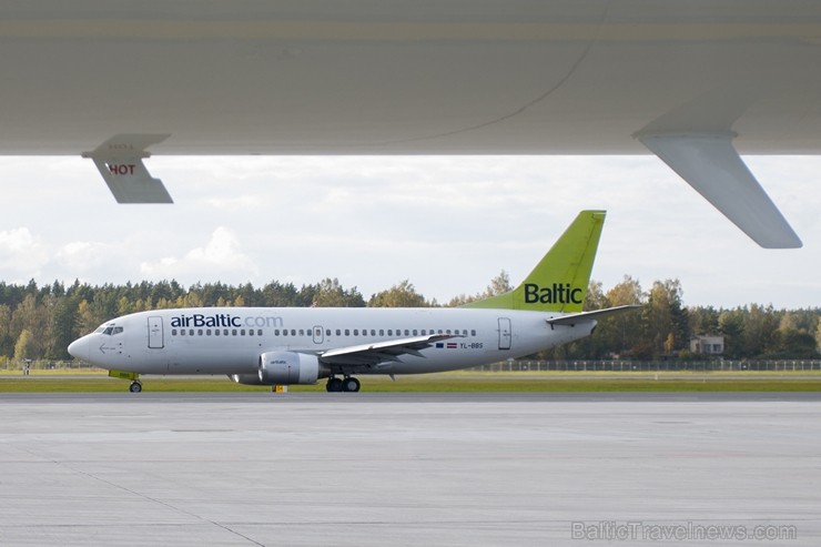 Starptautiskajā lidostā «Rīga» lidsabiedrība airBaltic prezentē Bombardier ražoto «CS300» lidmašīnu 184893