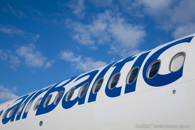 Starptautiskajā lidostā «Rīga» Latvijas nacionālā lidsabiedrība airBaltic prezentē Bombardier ražoto «CS300» lidmašīnu 184896