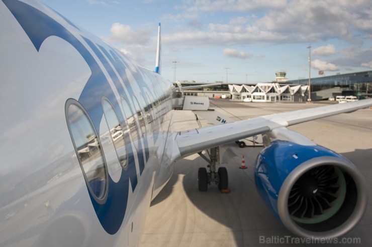 Starptautiskajā lidostā «Rīga» lidsabiedrība airBaltic prezentē Bombardier ražoto «CS300» lidmašīnu 184897