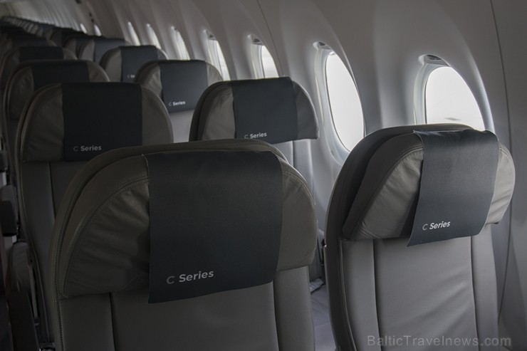 Starptautiskajā lidostā «Rīga» lidsabiedrība airBaltic prezentē Bombardier ražoto «CS300» lidmašīnu 184902