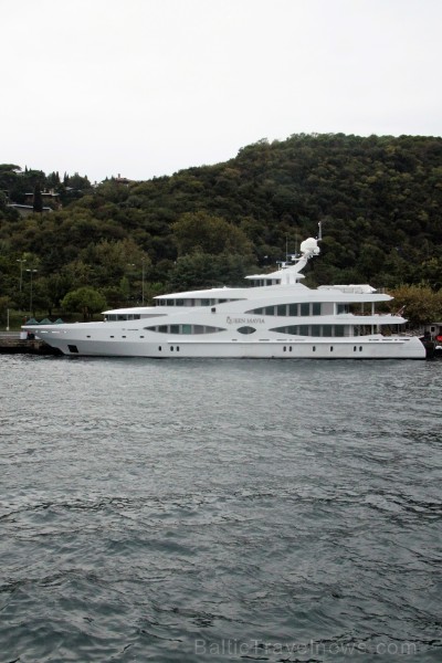 200 miljonus USD vērtā Dubajas motorjahta  Queen Mavia 185250