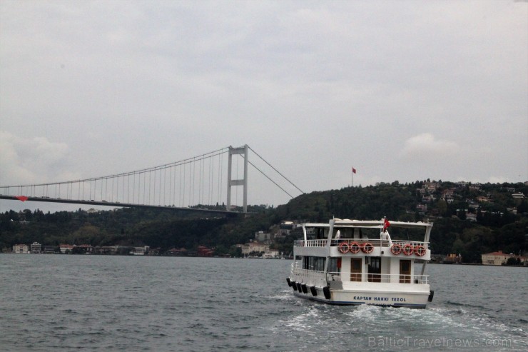 Sultāna Mehmeda Iekarotāja tilts tiek saukts ari par Otro Bosfora tiltu (Fatih Sultan Mehmet Köprüsü). Tilta garums ir 1.01 m, tā platums ir 39 m. Uzb Sultāna Mehmeda Iekarotāja tilts tiek saukts ari par Otro Bosfora tiltu (Fatih Sultan Mehmet Köprüsü). Tilta garums ir 1.01 m, tā platums ir 39 m. Uzb 185258