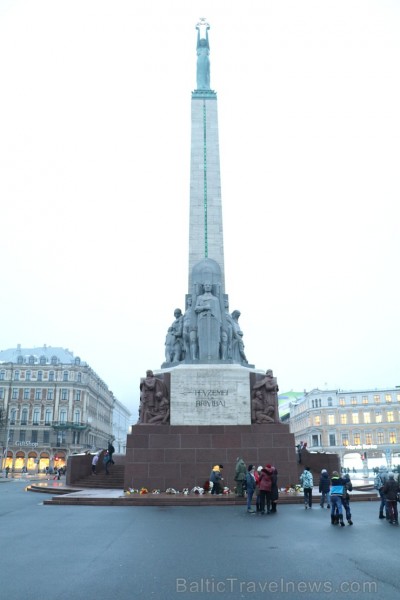 Par godu Latvijas dzimšanas dienai Travelnews.lv veic 97 apļus ap Brīvības pieminekli 187976