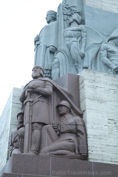 Par godu Latvijas dzimšanas dienai Travelnews.lv veic 97 apļus ap Brīvības pieminekli 187984