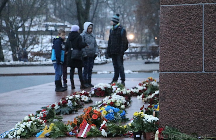 Par godu Latvijas dzimšanas dienai Travelnews.lv veic 97 apļus ap Brīvības pieminekli 187986