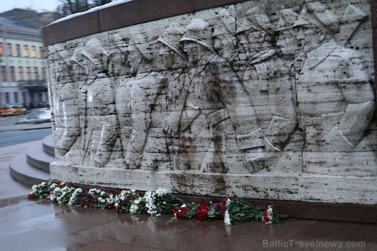 Par godu Latvijas dzimšanas dienai Travelnews.lv veic 97 apļus ap Brīvības pieminekli 187989