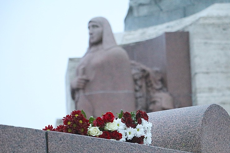 Par godu Latvijas dzimšanas dienai Travelnews.lv veic 97 apļus ap Brīvības pieminekli 187994