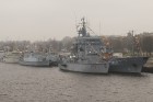 Ar militāru parādi Latvijas un sabiedroto bruņotie spēki godina Latvijas valsts izveidošanu 77