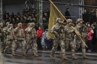 Ar militāru parādi Latvijas un sabiedroto bruņotie spēki godina Latvijas valsts izveidošanu 20