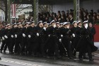 Ar militāru parādi Latvijas un sabiedroto bruņotie spēki godina Latvijas valsts izveidošanu 26
