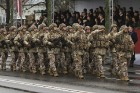 Ar militāru parādi Latvijas un sabiedroto bruņotie spēki godina Latvijas valsts izveidošanu 28
