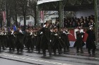 Ar militāru parādi Latvijas un sabiedroto bruņotie spēki godina Latvijas valsts izveidošanu 40