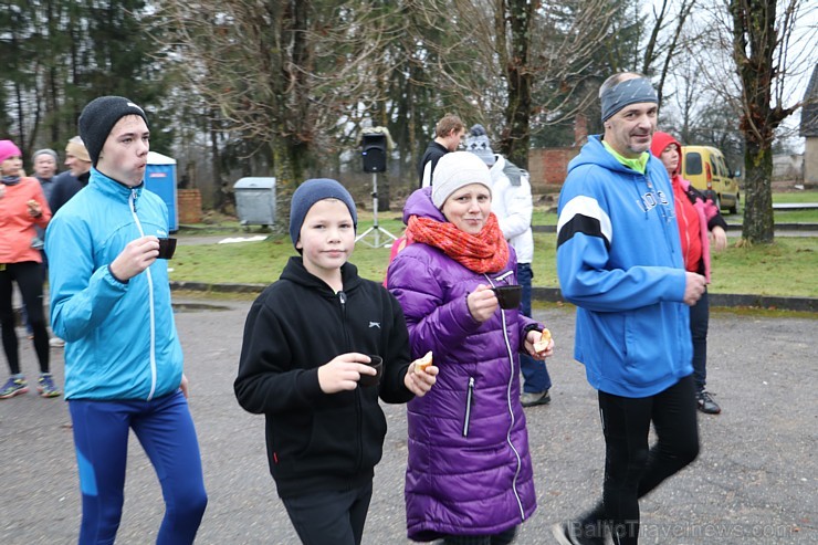 Latvijas dzimšanas dienu Rembate atzīmē ar 3 un 10 km skrējienu 
Foto atbalsts: Pulsometrs.lv 188128