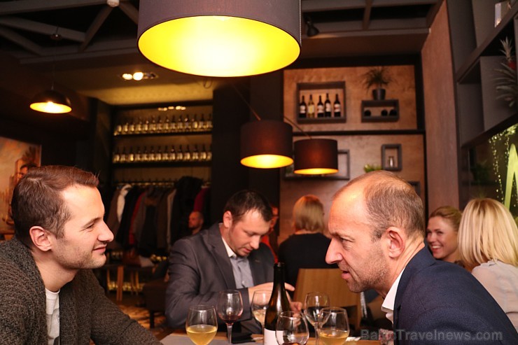 Rīgā 17.11.2016 ir oficiāli atvēries jauns restorāns ar vīna kompetenci, akvāriju un labu ēdienu - «Moltto» 188189