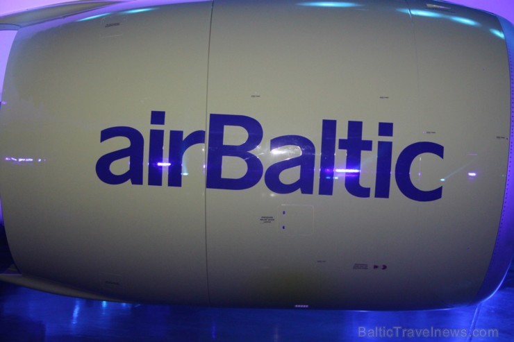 AirBaltic svinīgi atklāj pasaulē pirmo, vēsturisko, Bobardier CS300 lidmašīnu 189004