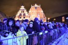 Ar Ginesa pasaules rekordu Rīgā krāšņi iededz Ziemassvētku egli 3