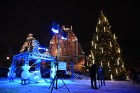 Ar Ginesa pasaules rekordu Rīgā krāšņi iededz Ziemassvētku egli 20