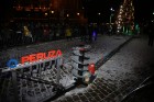 Ar Ginesa pasaules rekordu Rīgā krāšņi iededz Ziemassvētku egli 15