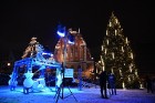 Ar Ginesa pasaules rekordu Rīgā krāšņi iededz Ziemassvētku egli 1