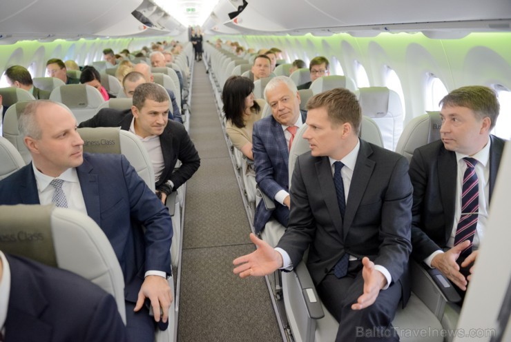 AirBaltic veic pirmo demo lidojumu virs latvijas ar jauno Bombardier CS300 lidmašīnu 189170