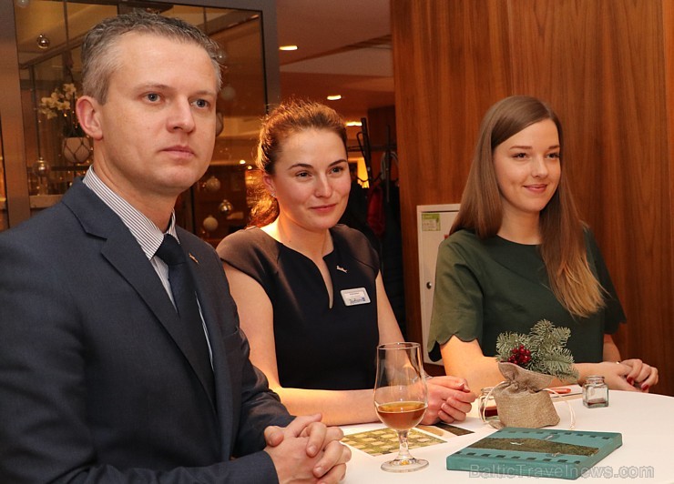 Talantīgā māksliniece Sandra Strēle izstāda gleznu sēriju «Melanholija» viesnīcā «Radisson Blu Hotel Elizabete» Talantīgā māksliniece Sandra Strēle izstāda gleznu sēriju «Melanholija» viesnīcā «Radisson Blu Hotel Elizabete» 189869