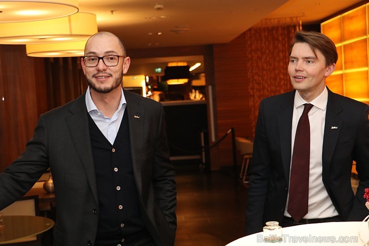 Talantīgā māksliniece Sandra Strēle izstāda gleznu sēriju «Melanholija» viesnīcā «Radisson Blu Hotel Elizabete» Talantīgā māksliniece Sandra Strēle izstāda gleznu sēriju «Melanholija» viesnīcā «Radisson Blu Hotel Elizabete» 189873