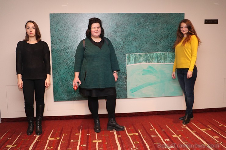 Talantīgā māksliniece Sandra Strēle izstāda gleznu sēriju «Melanholija» viesnīcā «Radisson Blu Hotel Elizabete» Talantīgā māksliniece Sandra Strēle izstāda gleznu sēriju «Melanholija» viesnīcā «Radisson Blu Hotel Elizabete» 189882