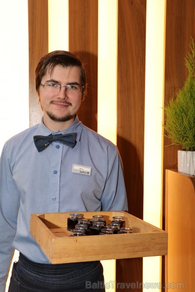 Talantīgā māksliniece Sandra Strēle izstāda gleznu sēriju «Melanholija» viesnīcā «Radisson Blu Hotel Elizabete» Talantīgā māksliniece Sandra Strēle izstāda gleznu sēriju «Melanholija» viesnīcā «Radisson Blu Hotel Elizabete» 189895